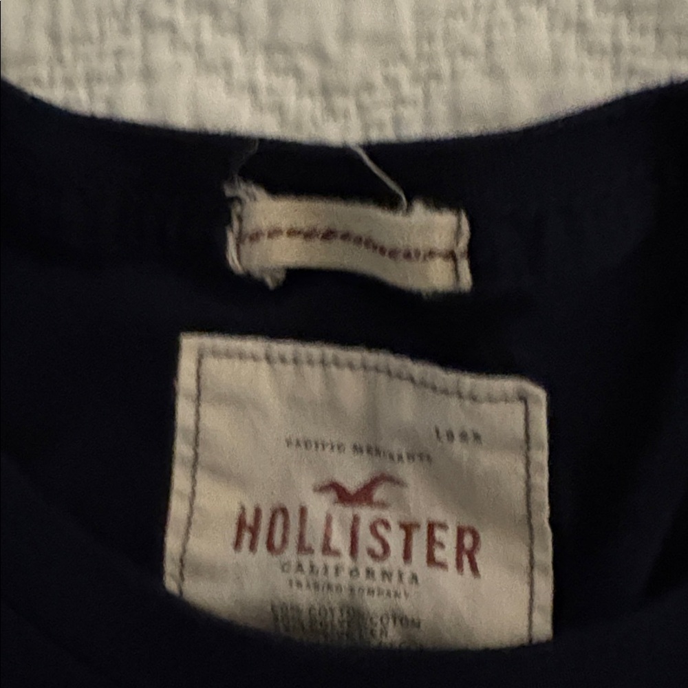Hollister Navy Tee with White Emblem size medium. Youth teen - Picture 2 of 4
